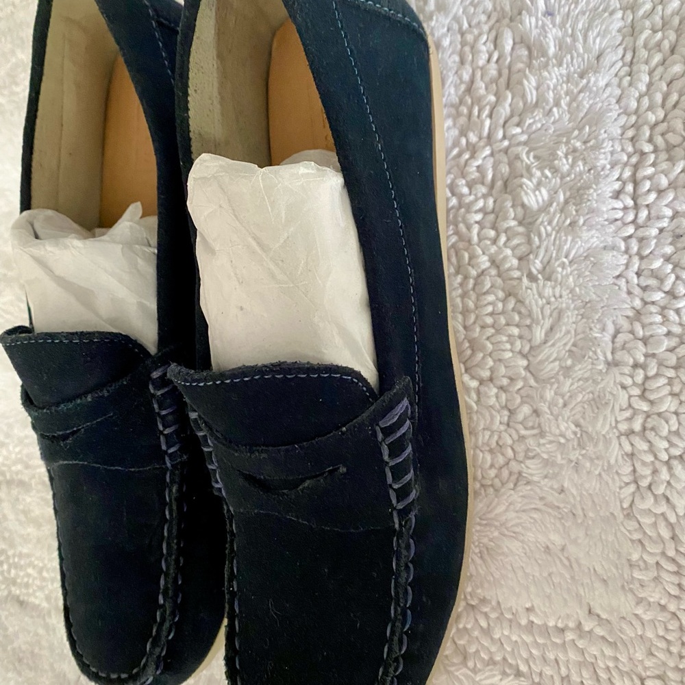 Zara women’s navy blue suede loafers. NWOT.